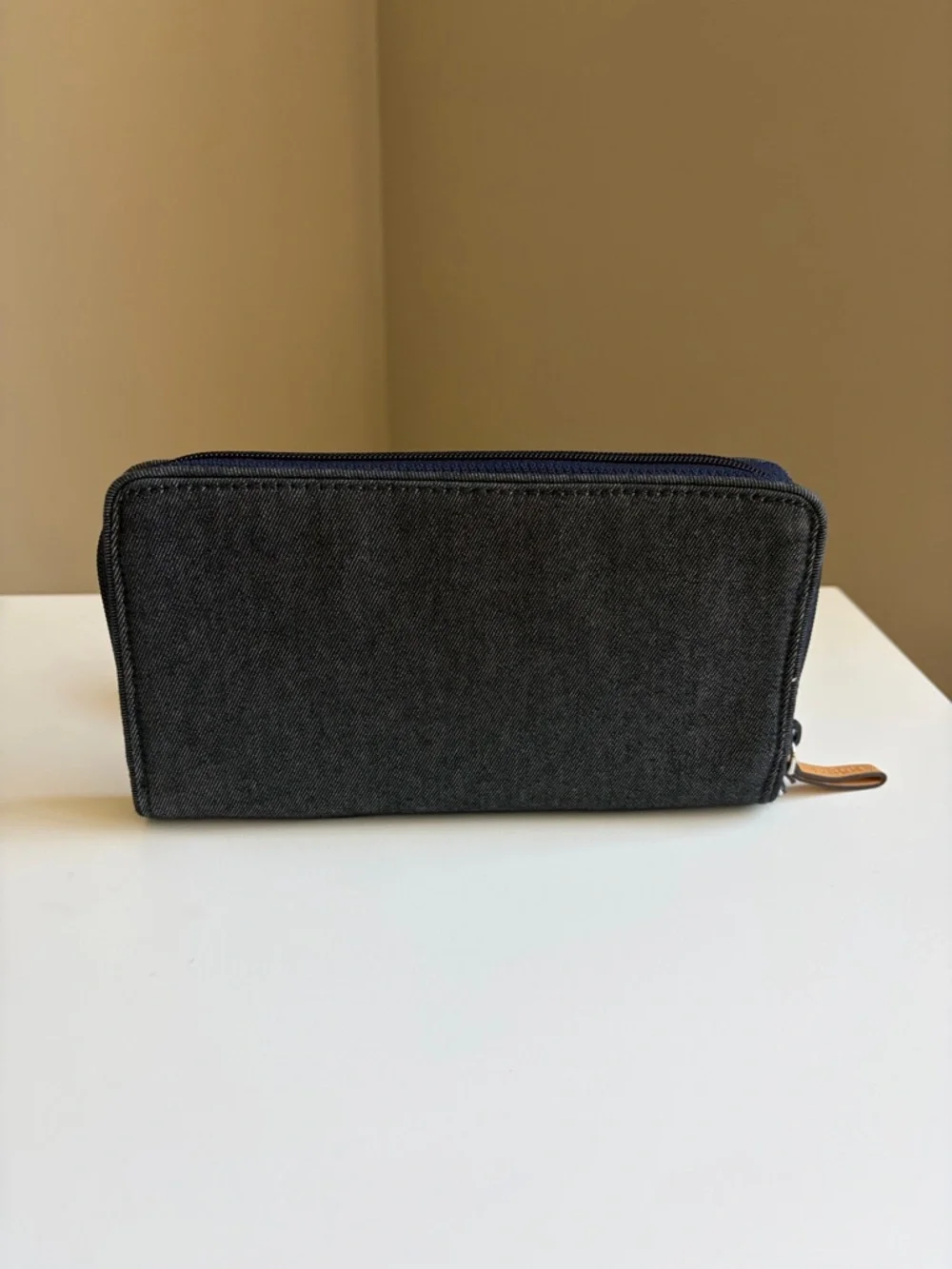 Vera Bradley Beach Wallet - Picture 2 of 11